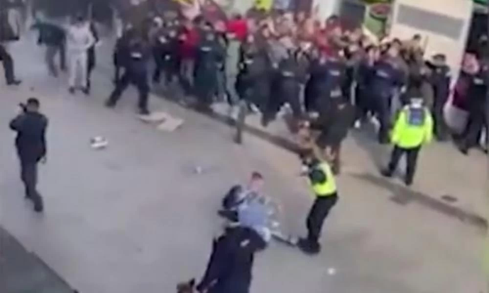 Βρετανοί και Ιρλανδοί σήκωσαν «παντιέρα» στα μέτρα του κορονοϊού